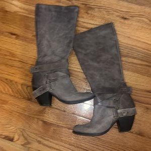 Fergie Legend Too Boots, Tall Distress Leather Chunky Heel Sz 8.5 Gray Knee High